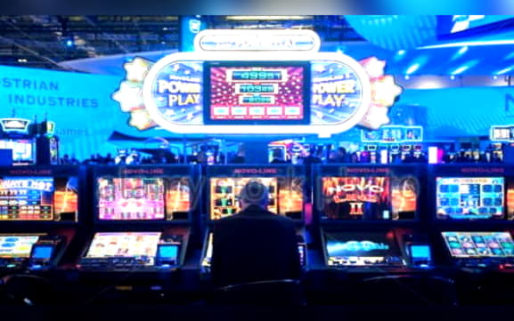 EUR 955 Mobile freeroll slot tournament at William Hill Casino